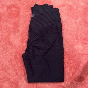 Born Primitive navy size L leggings